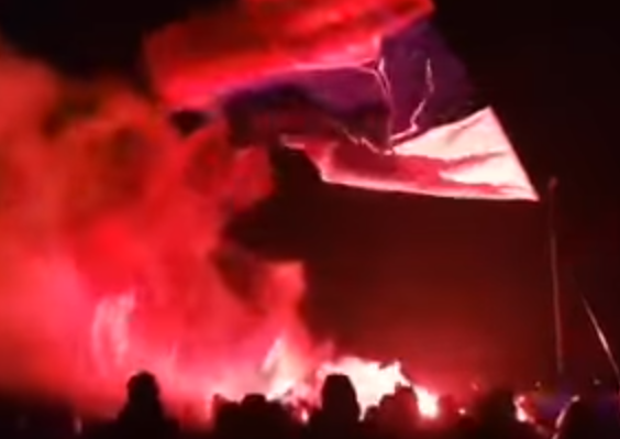 U Kovilovu ozbiljna situacija - Stigli navijači Zvezde, "vatren doček" za ekspediciju takozvanog Kosova koju čuva dosta policije (VIDEO)
