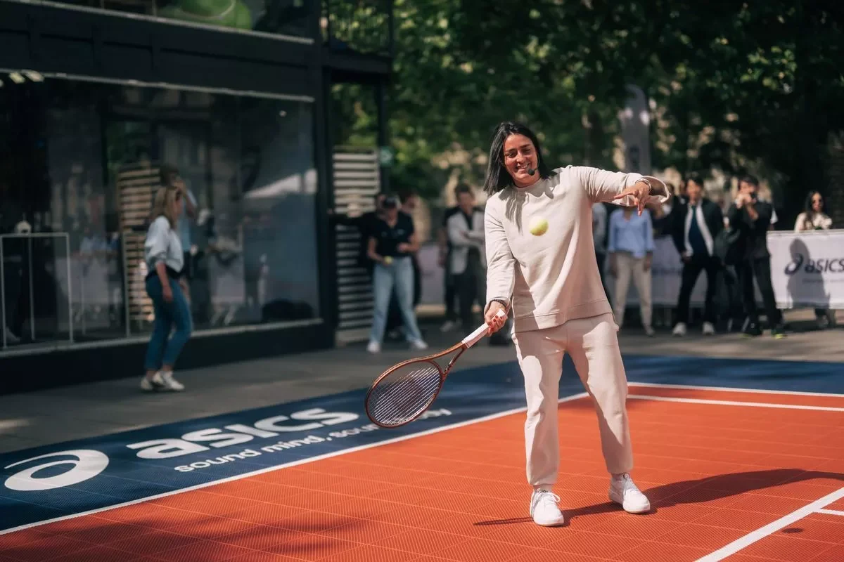 Asics gradi pop-up teniski teren u pariskom Place de la République radi promovisanja zdravlja i velnesa