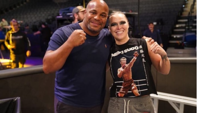 Daniel Cormier ide da udara u odbranu potresa mozga Ronde Rousey