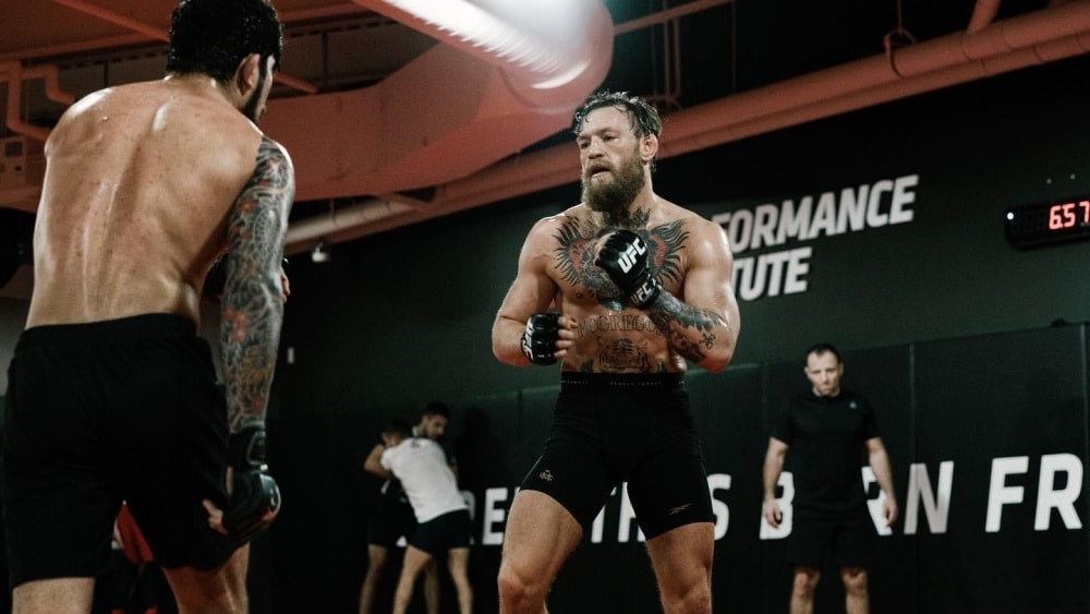 Nedavni snimak Konora Mekgregora kako isporučuje skok glavom u sparingu uoči UFC 303