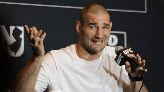 Šon Strikland na novim UFC takmičarskim rukavicama – "Da, oni su bezveze"