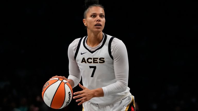Las Vegas Aces' Alysha Clark (7) during the second half in Game 4 of a WNBA basketball final playoff series against the New York Liberty Wednesday, Oct. 18, 2023, in New York. Asovi su pobedili 70-69. (AP Photo/Frank Franklin II)