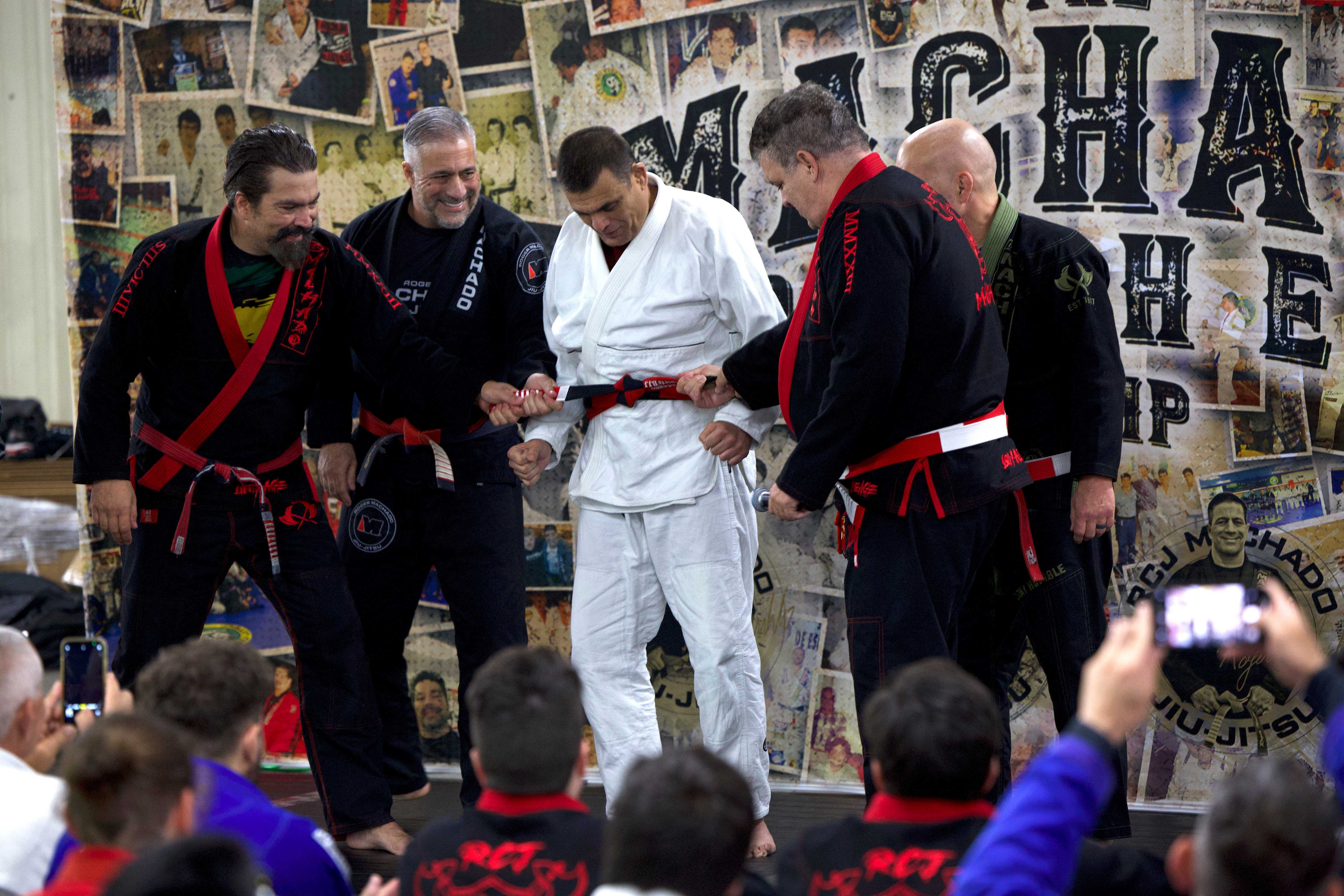 Renato Magno i Machado Bros na ceremoniji koralnog pojasa