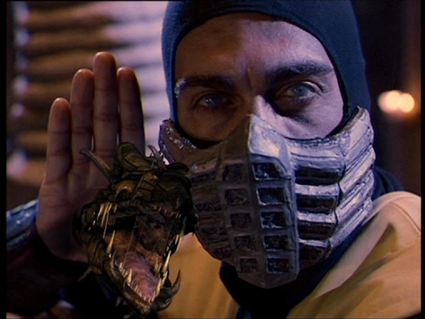 Kris Kasamasa kao "Škorpion" u filmu "Smrtnik" Kombat"