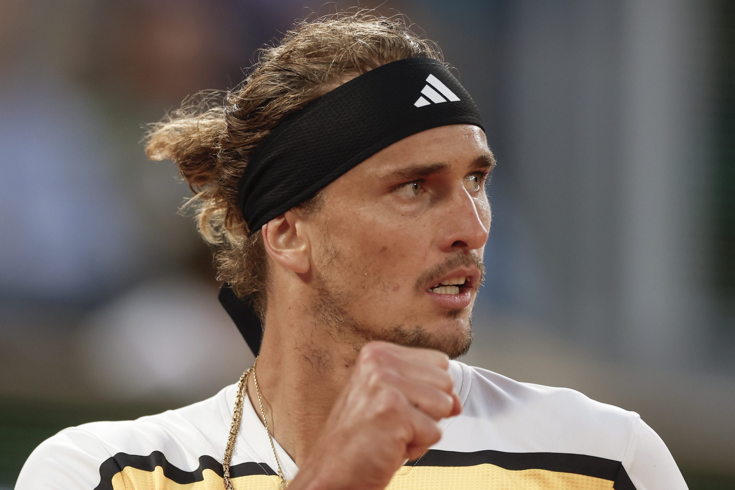 Aleksandar Zverev stigao do svog četvrtog uzastopnog polufinala Rolan Garosa u trenutku kada se nastavlja suđenje