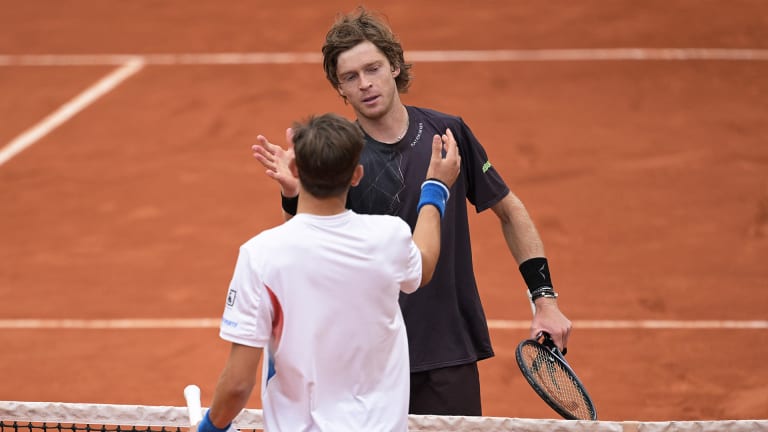 "Kako se ponašam, potpuno sam se spustio i dao Mateu krila da leti", odrazio se Rublev posle izlaska iz treće runde.