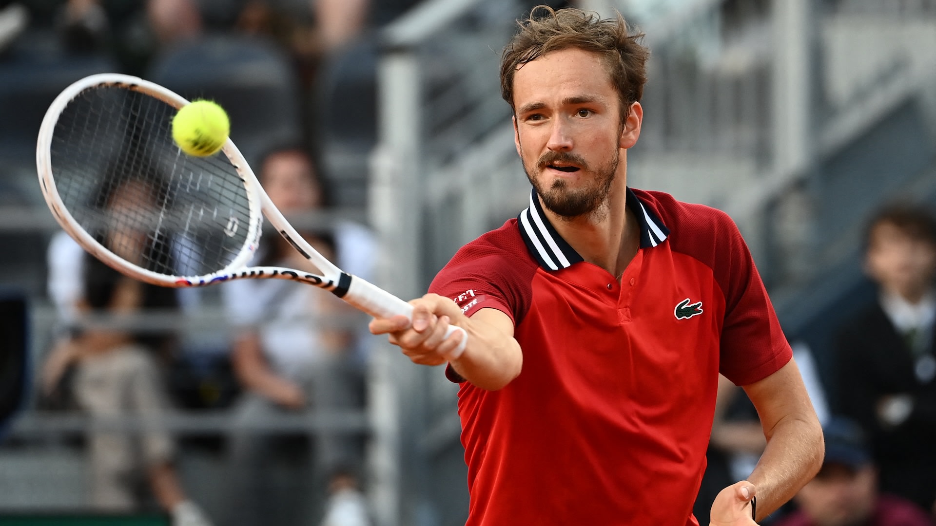 Daniil Medvedev posrće u Hali, pada na Žang Žižena na travi