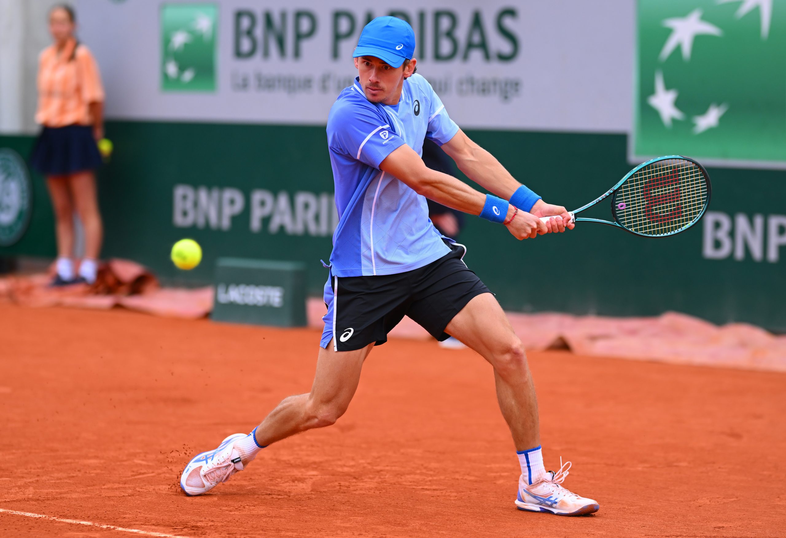 'Moram da pronađem... ova legenda': Aleks de Minaur pretražuje društvene mreže u potrazi za mladim navijačem Rolan Garosa