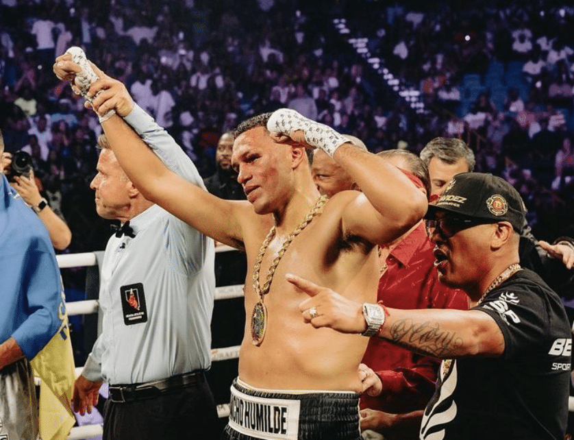 Benavidez cilja na neprikosnovenu titulu u poluteškoj kategoriji na Cinco de Maio