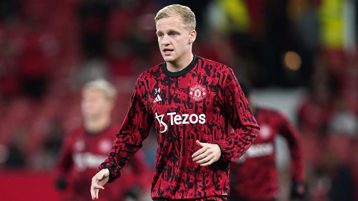 Man Utd potvrdio odlazak Donija van de Bika u Đironu