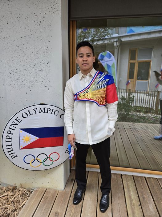 Nezdi Petecio, Jesugen Ojunceceg, Abdumalik Halokov, Aslanbek Šimbergenov i Karlo Paalam bili su među nosilcima zastave na ceremoniji otvaranja