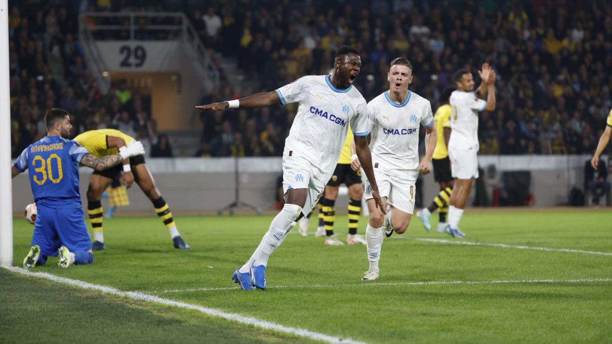 OM stavlja Čensla Mbembu u potkrovlje!