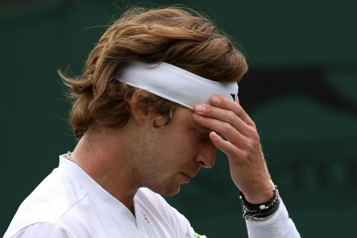 Rublev ponovo gubi živce razbijajući koleno reketima