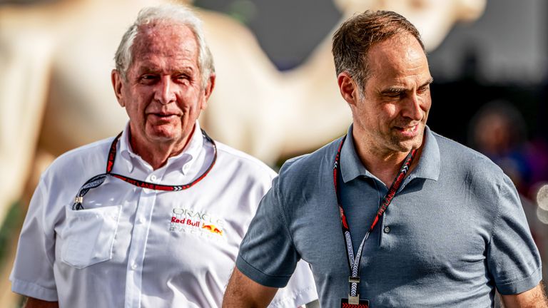 Helmut Marko je viđen sa generalnim direktorom Red Bull GmbH Oliverom Mintzlaffom na Velikoj nagradi Saudijske Arabije u subotu