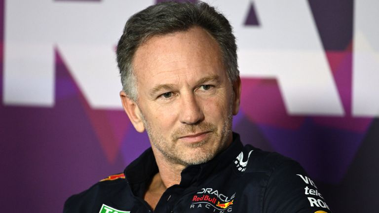 BAHRAIN INTERNATIONAL CIRCUIT, BAHREIN - FEBRUAR 22: Konferencija za štampu.Kristijan Horner, šef tima, Red Bull Racing tokom predsezonskog testa na Bahrain International Circuit u četvrtak 22. februara 2024. u Sakhiru, Bahrein. (Foto: Simon Gallovai / LAT Images)