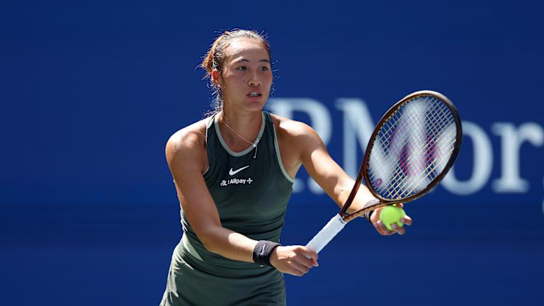 Zheng dolazi sa najboljeg rezultata u karijeri na letnjim Olimpijskim igrama, na vrhu podijuma sa zlatnom medaljom nastupom u Parizu.