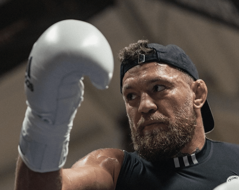 Dana Vhite ažurira fanove o McGregorovom povratku u UFC