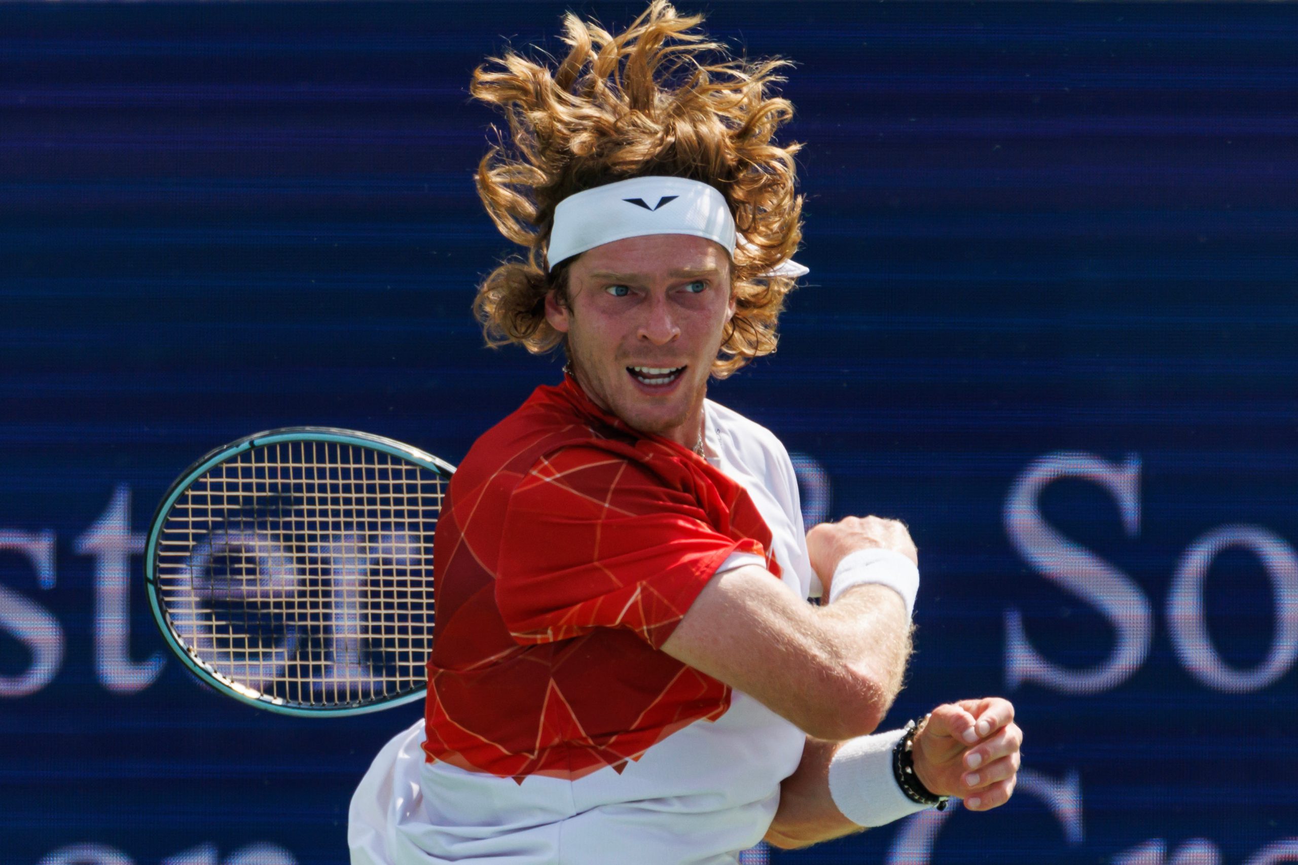 Demure ili De Minaur? Andrej Rublev i još mnogo toga pokušavaju virusni trend društvenih medija na Ultimate Tennis Shovdovn