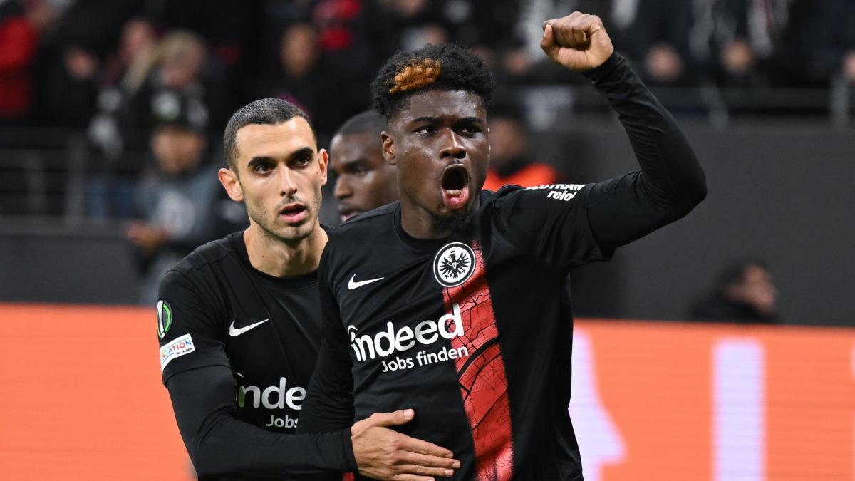 Frankfurt: Napoli napreduje na Eric-Junior Dina Ebimbe