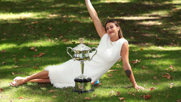 Sabalenka je prva žena od Viktorije Azarenke u 2012-13 da osvoji back-to-back AO titule.