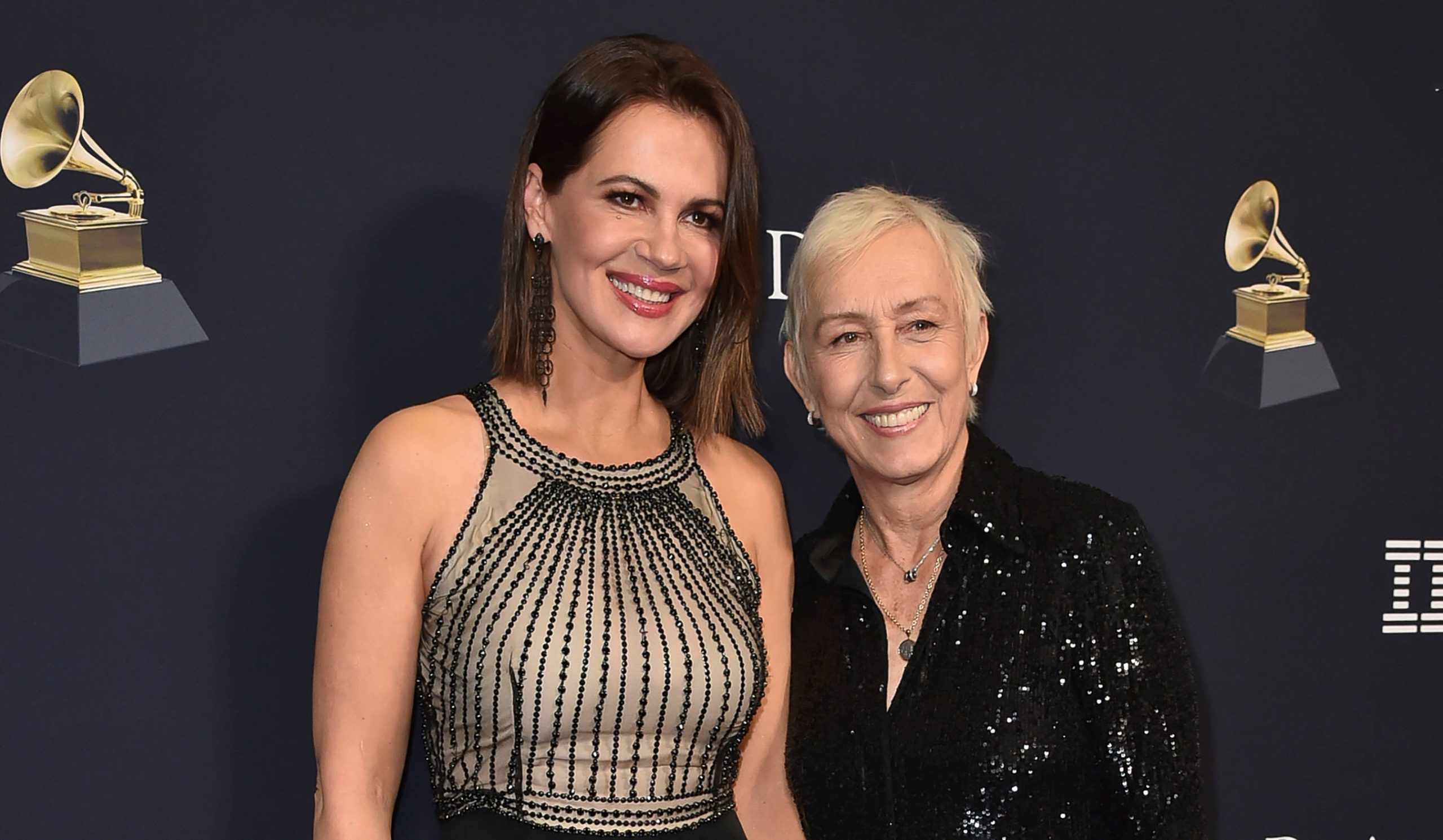 Martina Navratilova, Julia Lemigova "preko meseca" sa usvajanjem dva dečaka