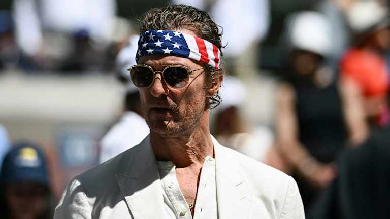 Matthev McConaughei u američkoj zastavi bandana na Otvoreno prvenstvo.
