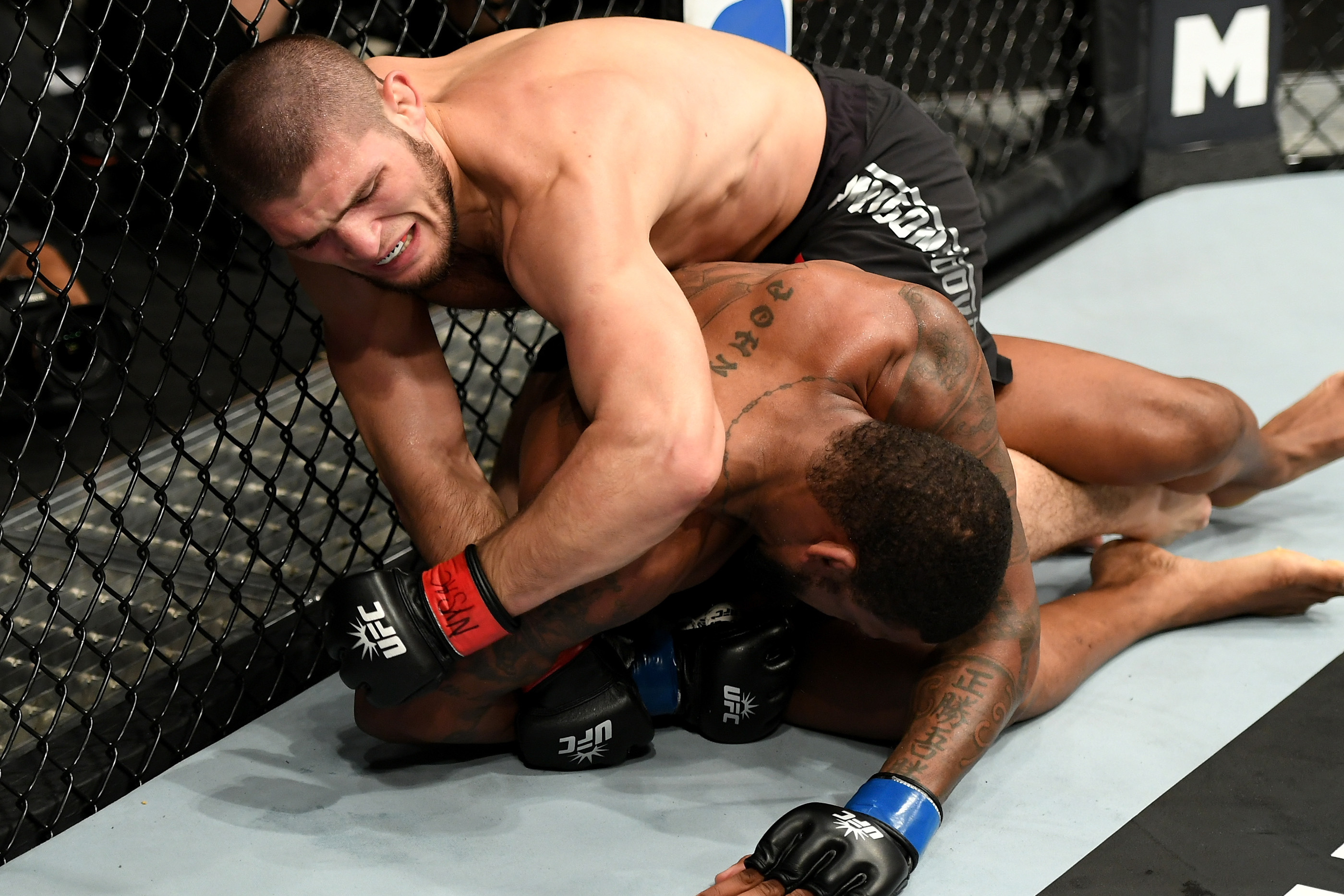 Khabib vs Majkl Džonson UFC 205