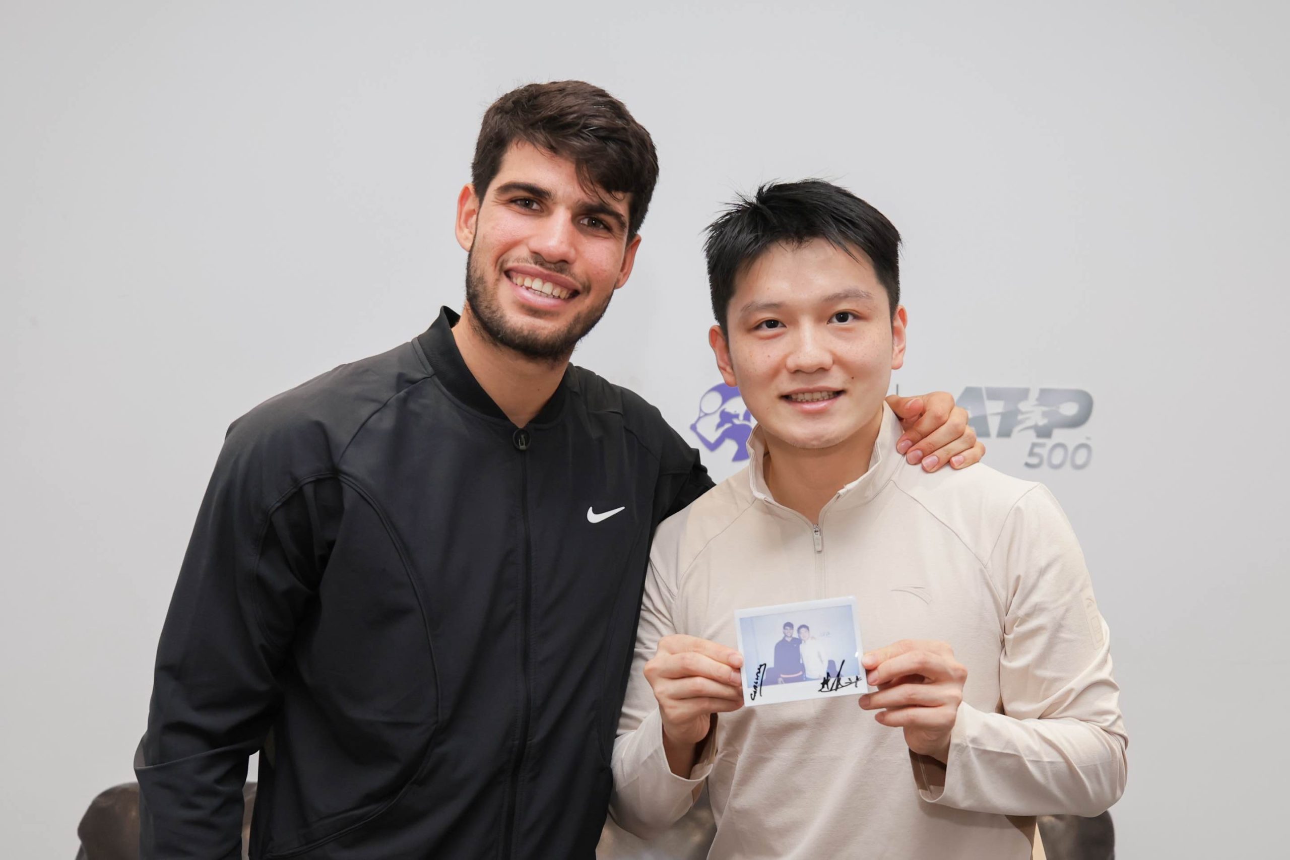 Karlos Alkaraz se pokazao kao popularan sat u Pekingu među osvajačima olimpijskih medalja u stonom tenisu