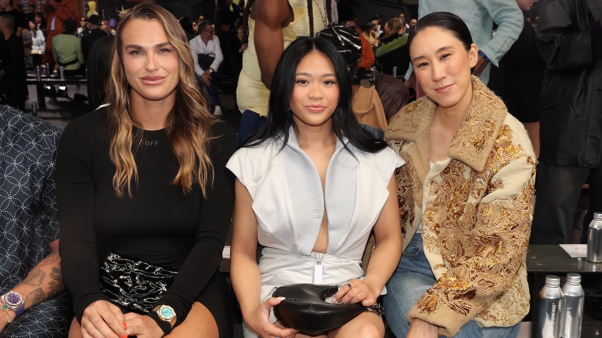 Arina Sabalenka blista na reviji Off-Vhite Fashion Veek sa Suni Lee, Eva Chen