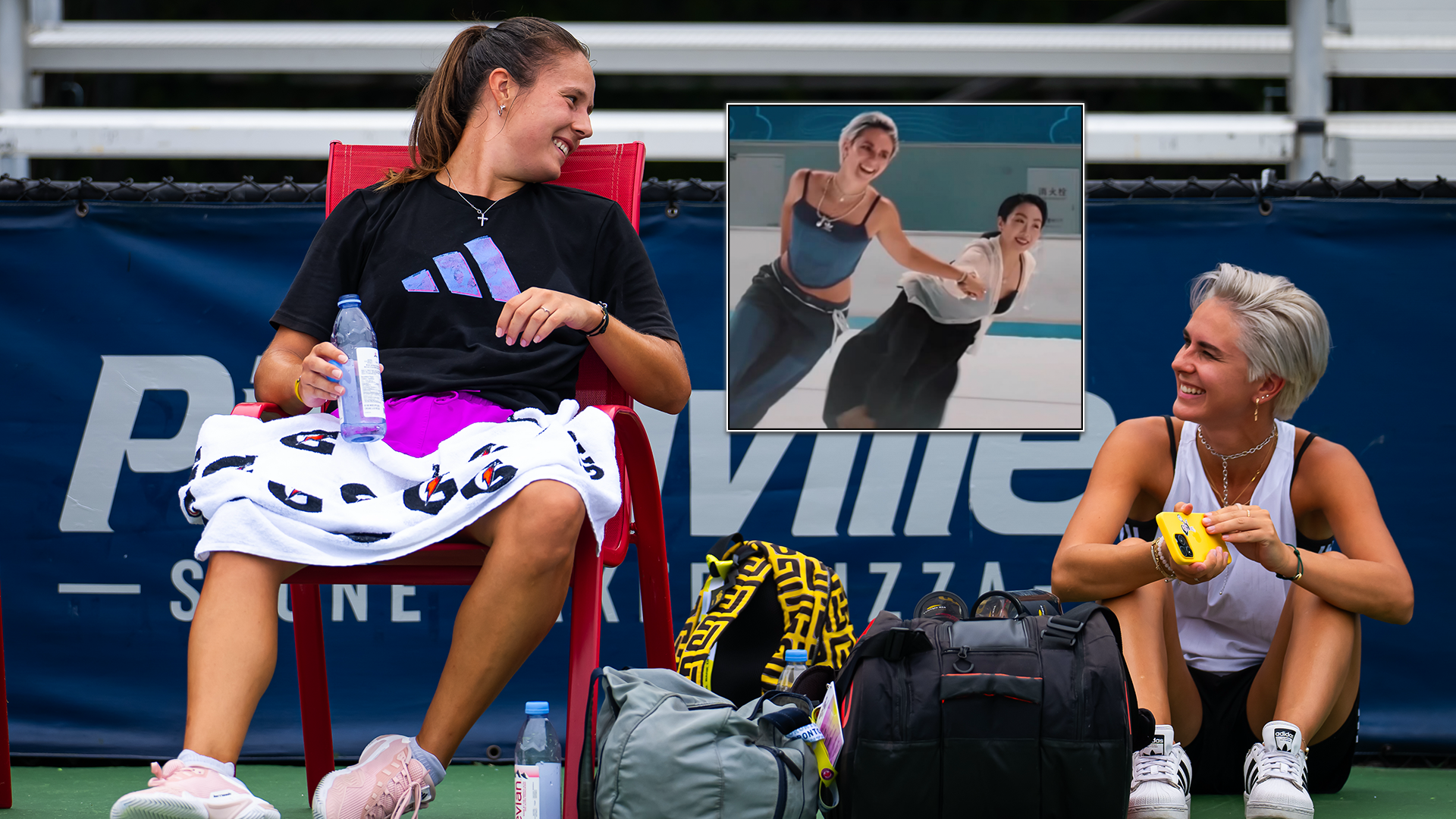 Daria Kasatkina i Natalija Zabiiako izađu na led sa olimpijskim šampionom Sui Venjingom u Pekingu