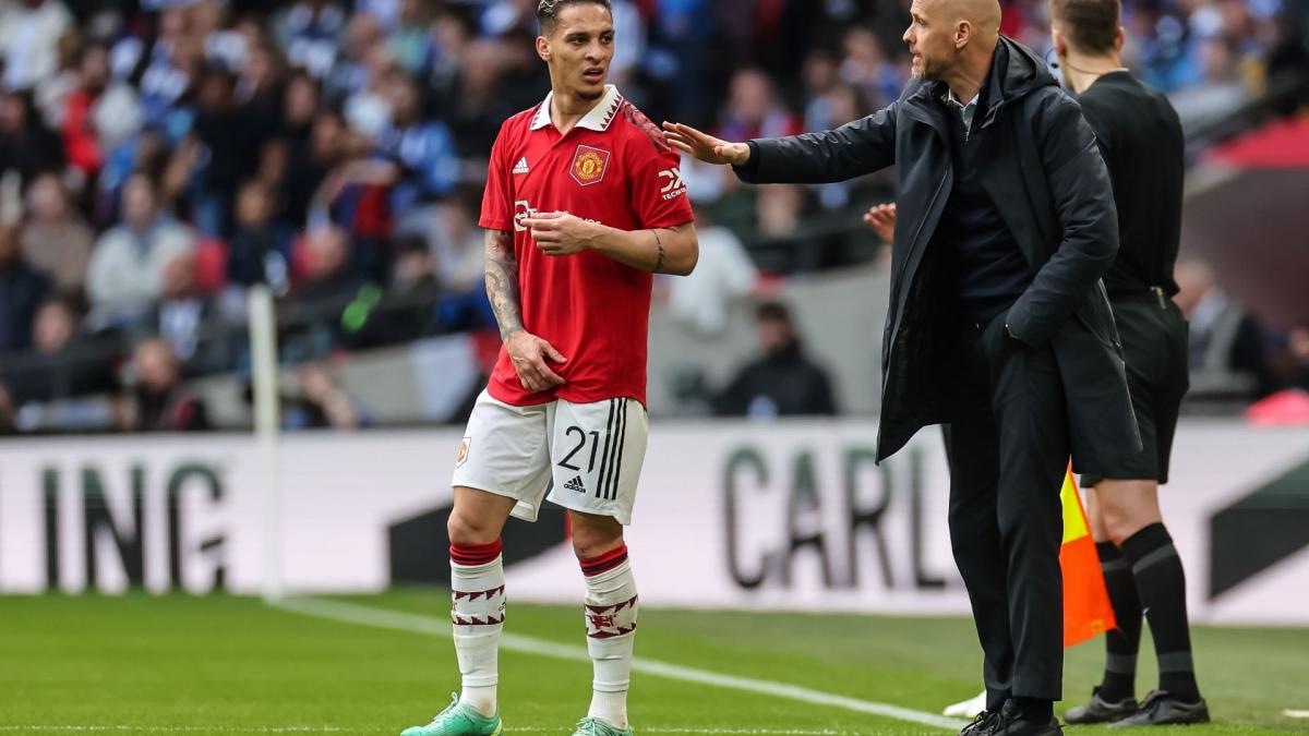 Mančester Junajted: Erik Ten Hag izdaje upozorenje Antoniju