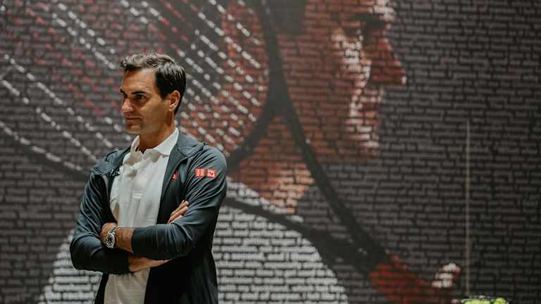 Federer ispred svog murala u prodavnici Vilson Soho u Njujorku