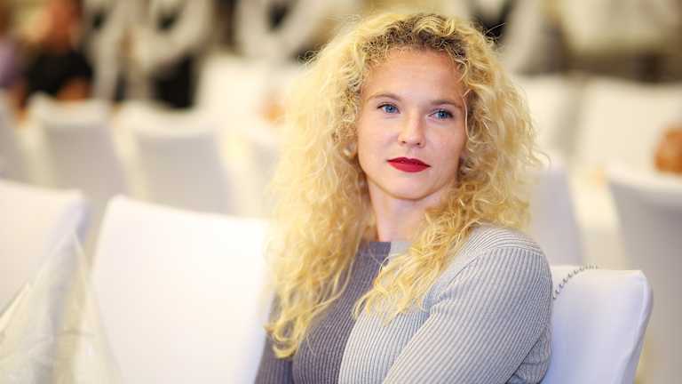 Katerina Siniakova ljulja crvenu usnu na zabavi igrača u Vuhanu.