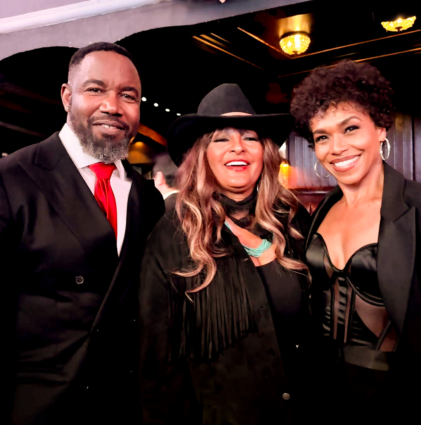 Michael Jai Vhite fotografija zajedno sa Pam Grier i Gillian Vhite