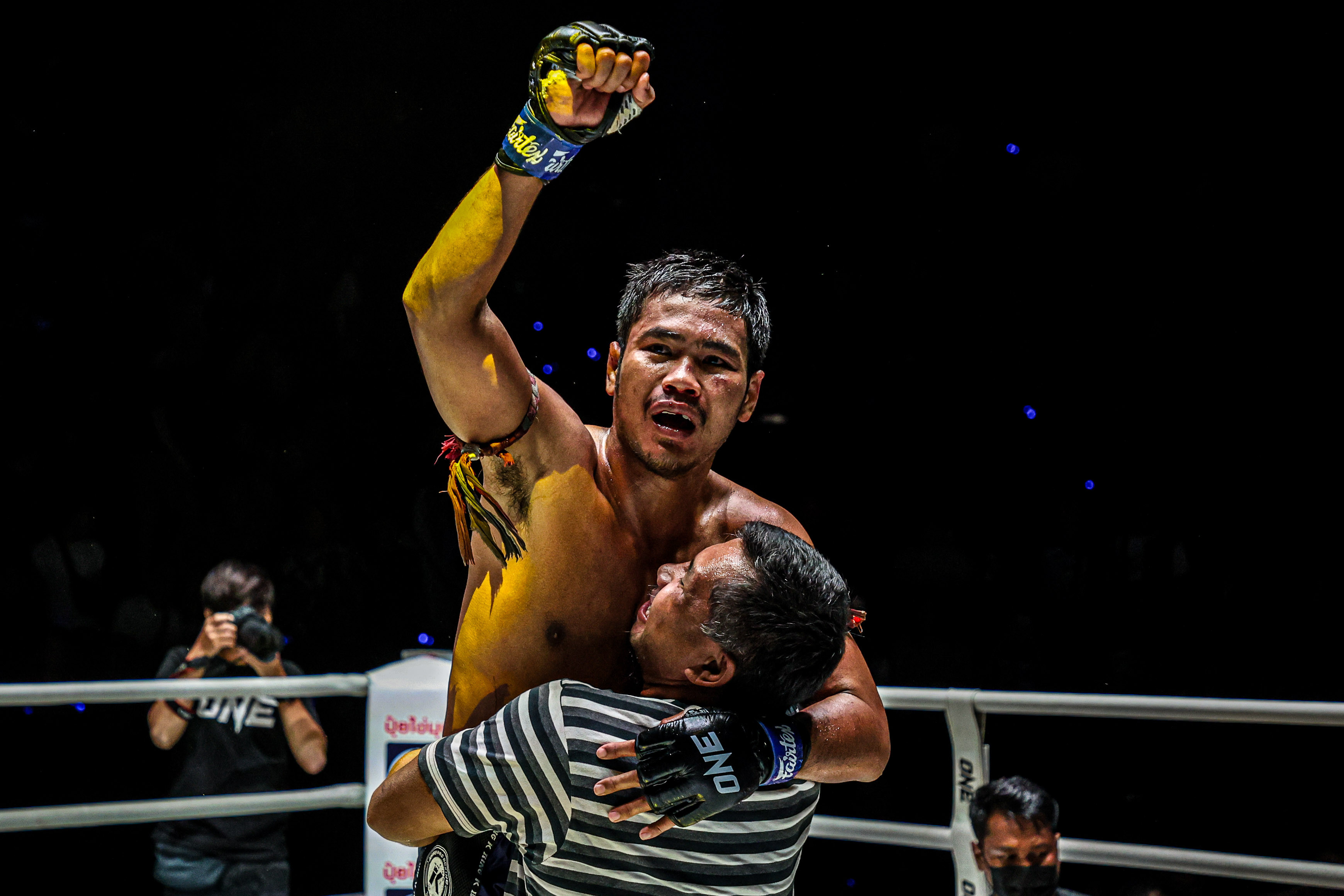 Muangthai PK Saenchai je meteorski nokaut trijumf