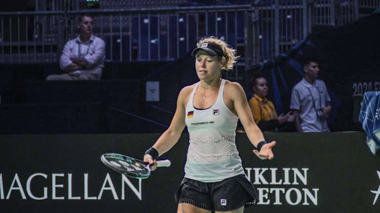 Bespomoćna: Laura Siegemund nije našla noge u trećem kolu finala kupa Billie Jean King protiv Katie Boulter.