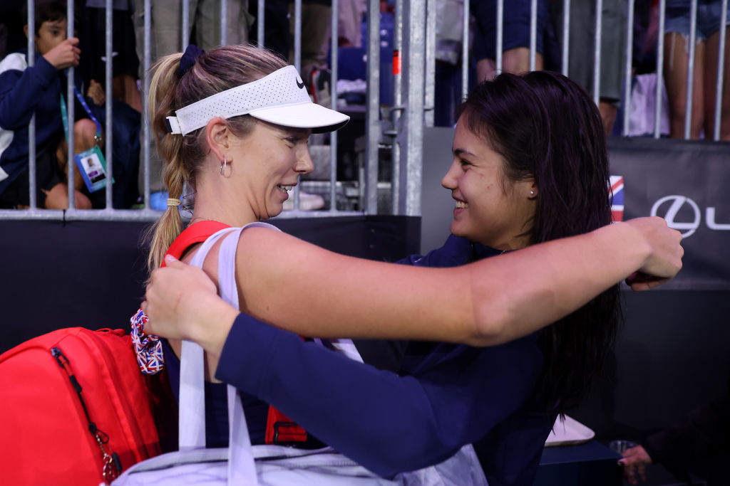 Emma Raducanu i Katie Boulter vode Veliku Britaniju do četvrtina BJK kupa