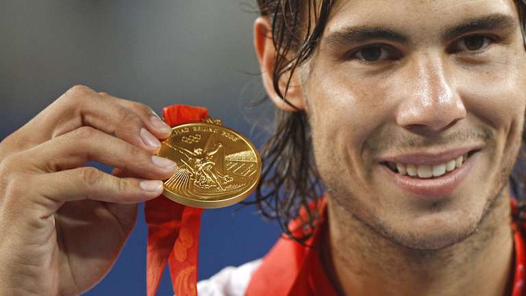 Nadal je takođe porastao na broj 1 po prvi put nakon što je osvojio zlatnu medalju na Olimpijskim igrama u Pekingu, penjući se na prvo mesto 18. avgusta, 2008.