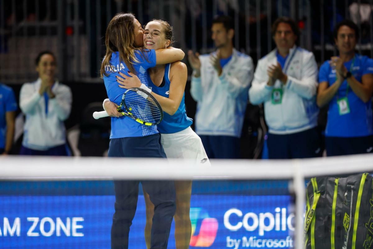 Bronzetti stavlja Sviatekovu Poljsku na konopce u polufinalu Billie Jean King