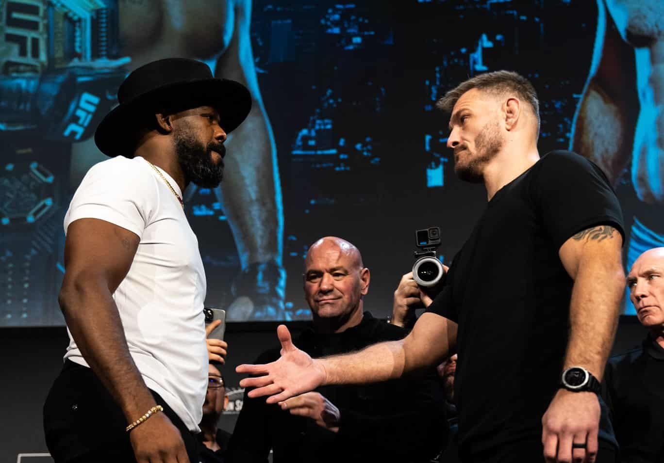 Džons odbacuje Miočićevo rukovanje tokom Face Off-a