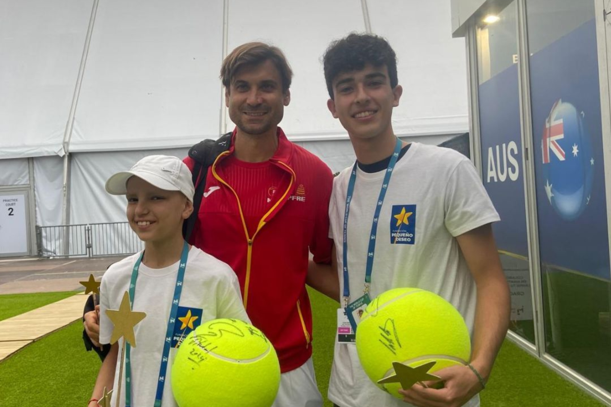 David Ferrer pozira sa Perikom i Joseom Marijom.
