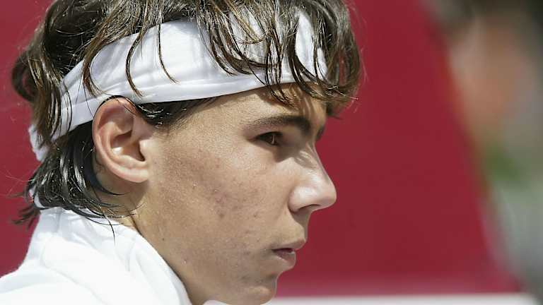 Nadal je osvojio svoj debi na nivou turneje kao 15-godišnjak 2002. godine, prikladno na Majorci.