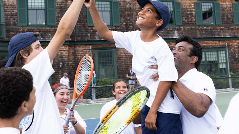 Da biste se uključili ili saznali više o programu Be Legendari, posetite tennisfame.com/belegendary.