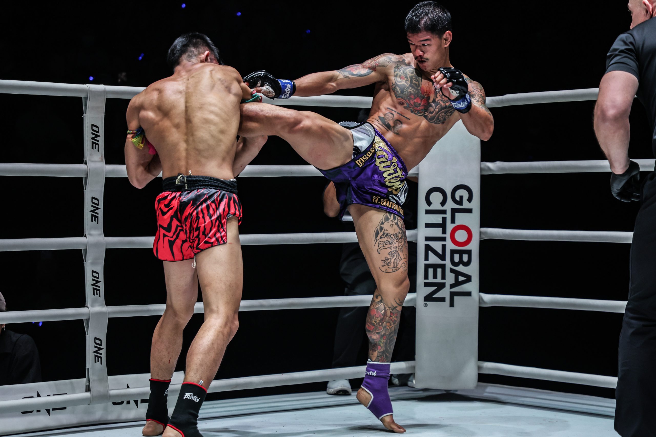 Nakrob Fairtex Kongthoranee Sor Sommai ONE Fight Night 26 56