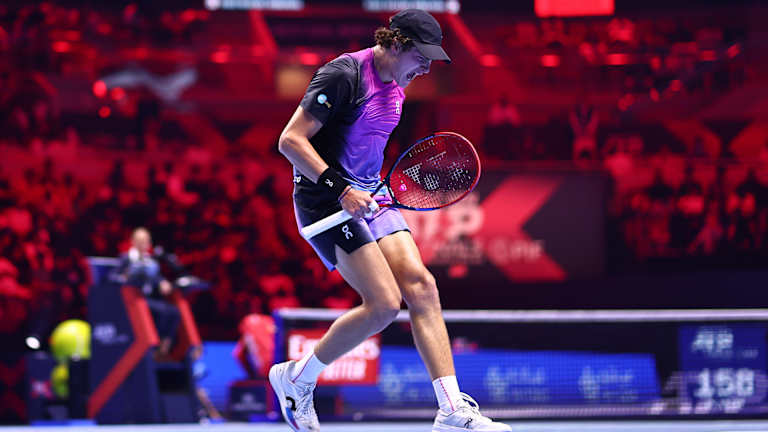 Joao Fonseca — Reket: Yonex VCORE 98, Odeća: Uključeno, Cipele: Na Roger Pro 2