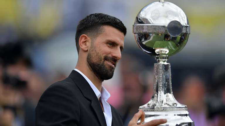 Đoković drži tofi pre Copa CONMEBOL Libertadores 2024 Finale.