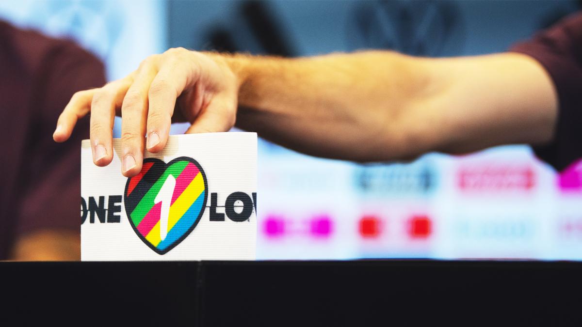 Skandal u Premijer ligi zbog LGBTQ+ trake