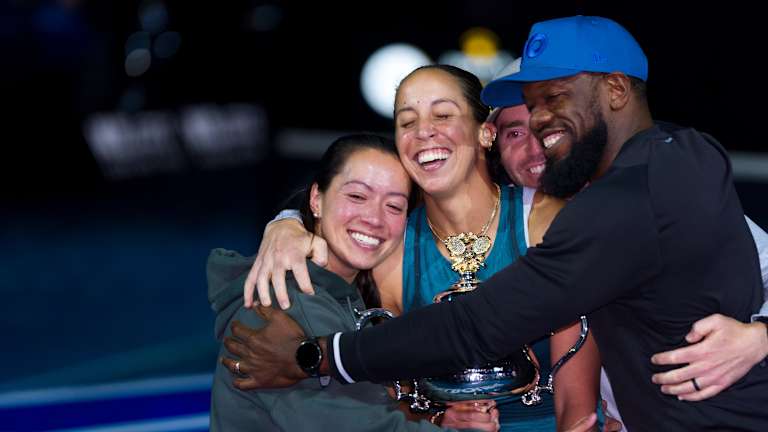 Keis je slavila sa svojim timom - uključujući supruga i trenera Bjorna Fratangela - nakon pobede u finalu u udarnom terminu u subotu uveče.