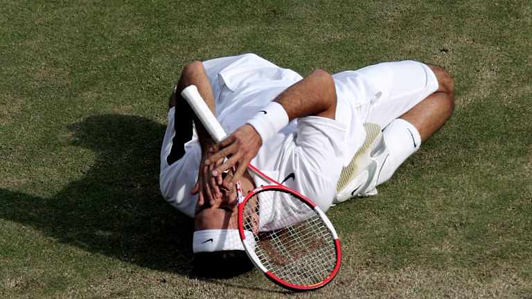 Rodžer Federer brani titulu po prvi put u karijeri na Vimbldonu 2004. godine.