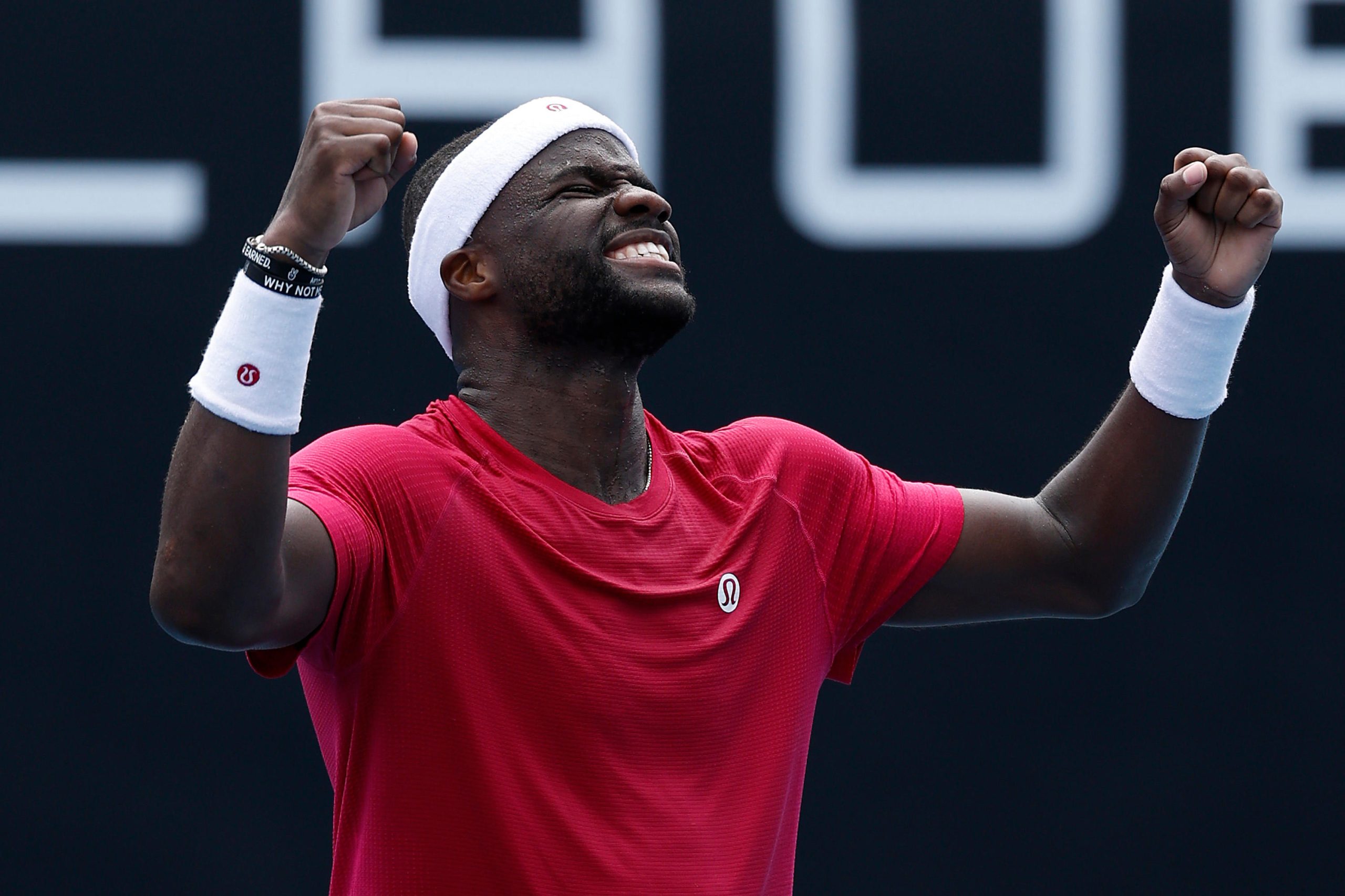 "Šta god je potrebno": Fransis Tiafoe prevazilazi grčeve, povraća da preživi odlučujuću utakmicu Australijan Opena